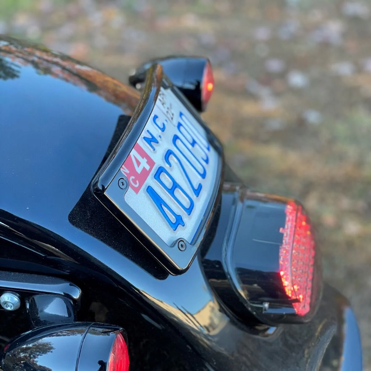 CUSTOM DYNAMICS Radius Laydown License Plate Frame Mount - Black - Image 4