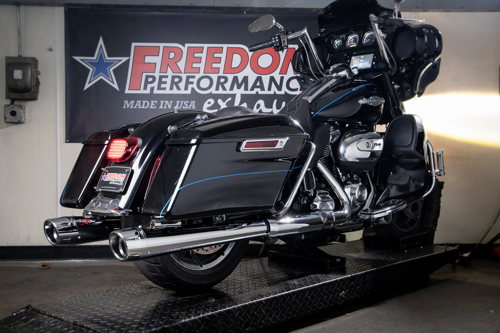FREEDOM EXHAUST - TOURING/TRIKE AMERICAN OUTLAW & COMBAT FLUTED 4.5" MEGAPHONE SLIP-ONS - Image 25